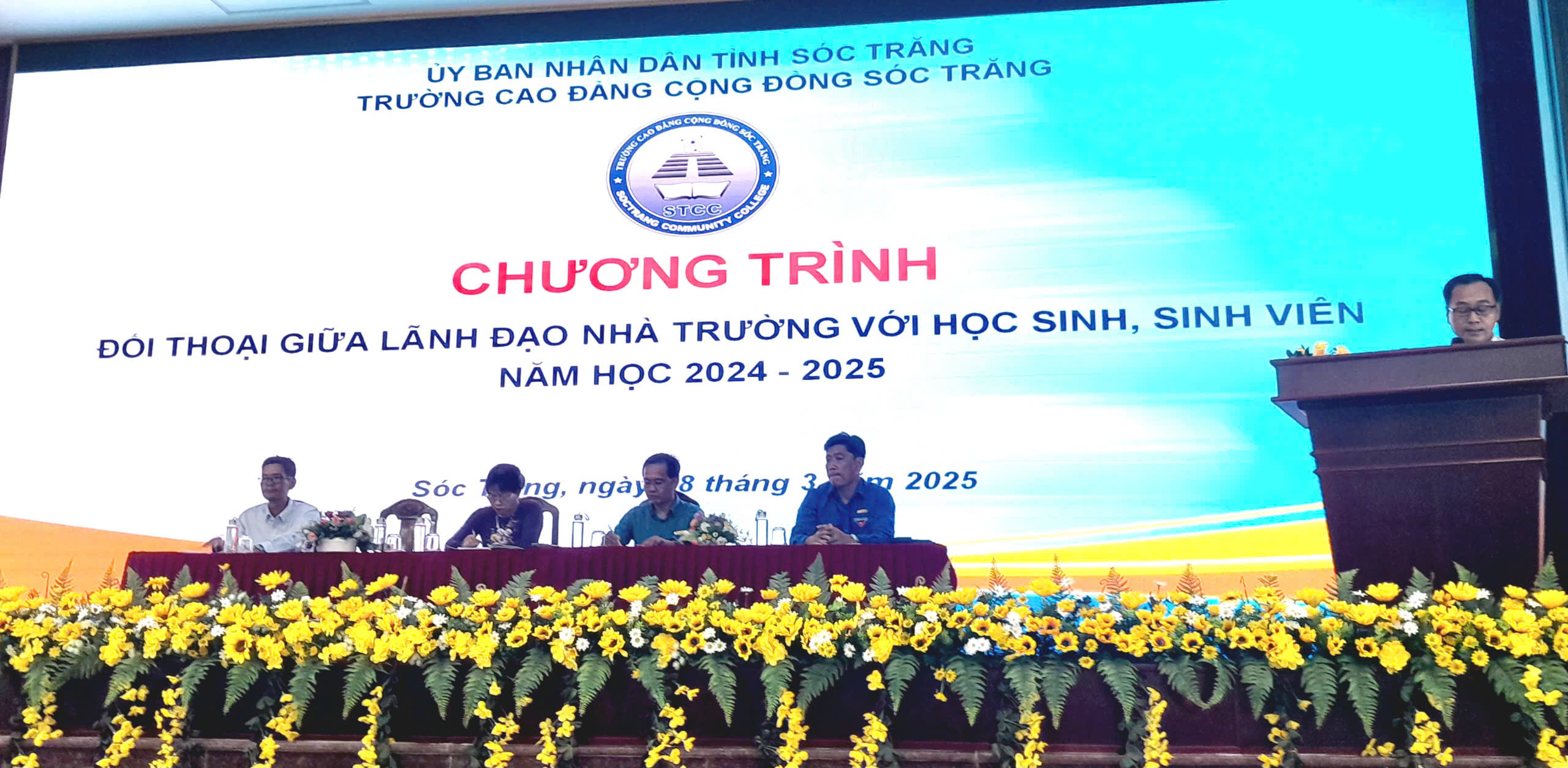 Đối thoại giữa Lãnh đạo Nhà trường với học sinh, sinh viên năm học 2024 - 2025