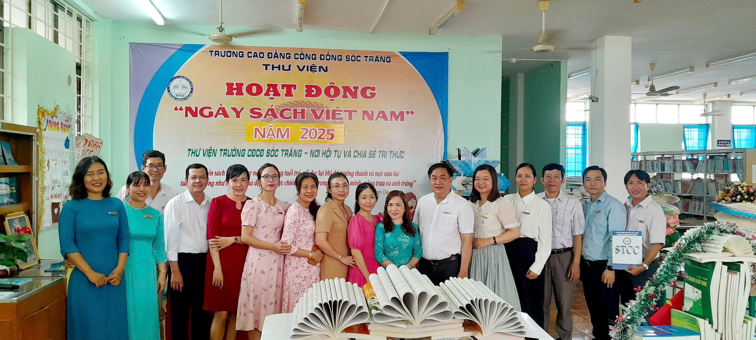 Ngày hội đọc sách và triển lãm xếp sách nghệ thuật chào mừng ngày Sách Việt Nam năm 2025