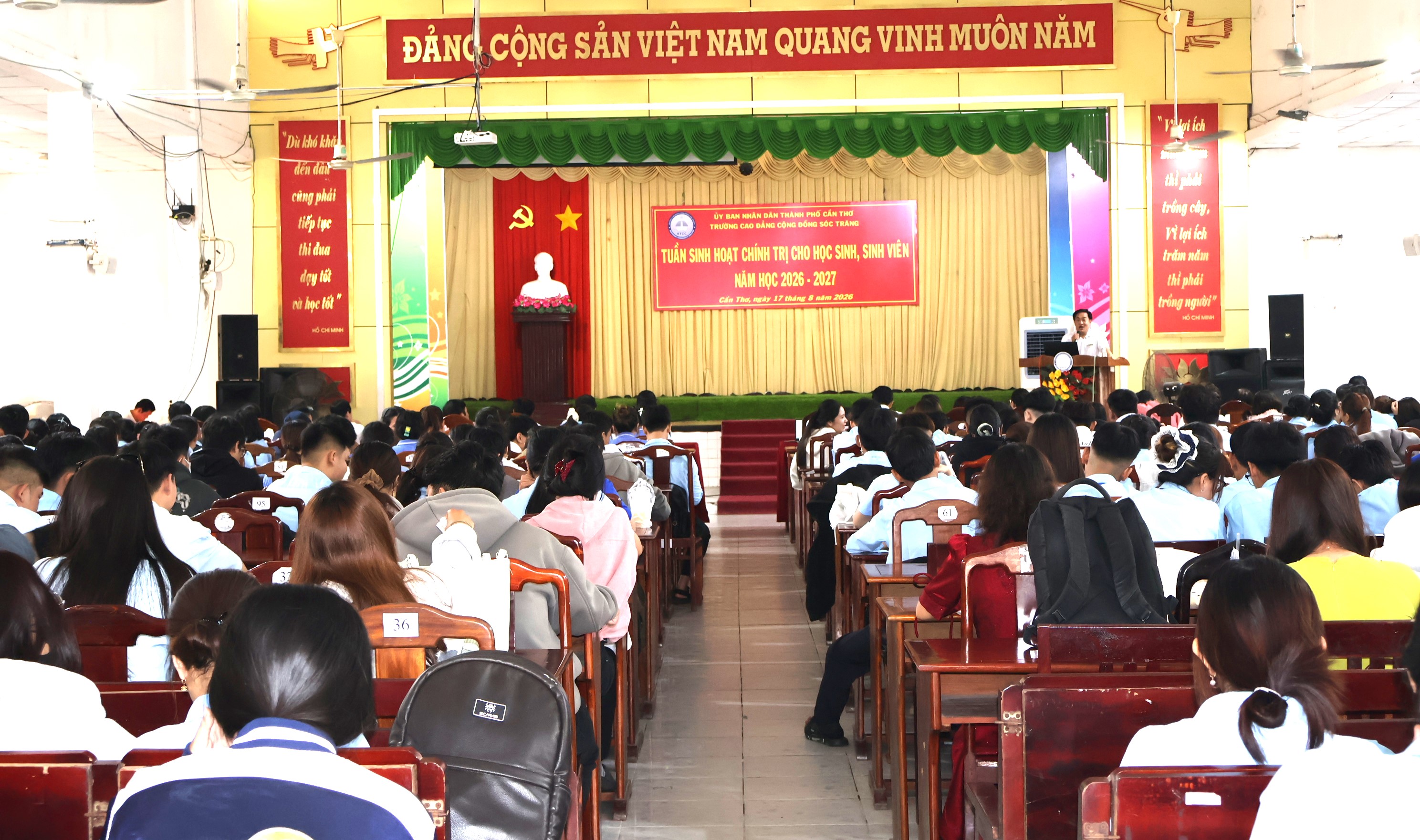 TRƯỜNG CAO ĐẲNG CỘNG ĐỒNG SÓC TRĂNG TỔ CHỨC “TUẦN SINH HOẠT CHÍNH TRỊ” CHO HỌC SINH, SINH VIÊN NĂM HỌC 2026 - 2027