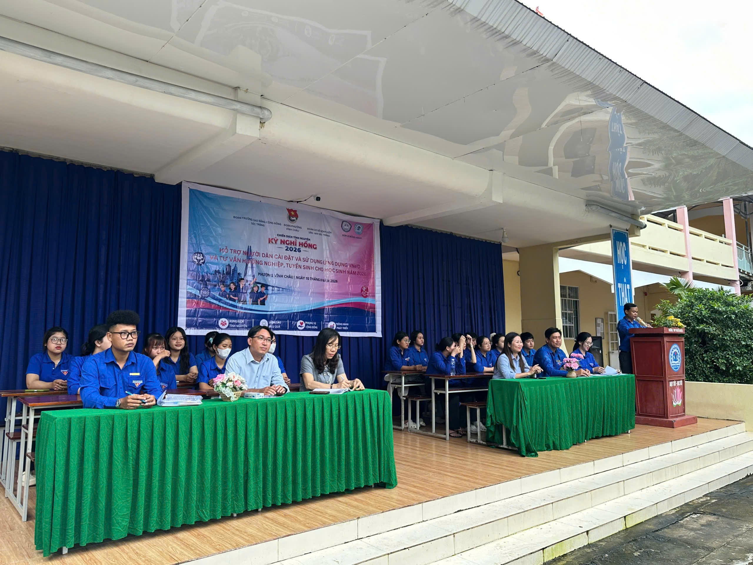 TRƯỜNG CAO ĐẲNG CỘNG ĐỒNG SÓC TRĂNG PHỐI HỢP TƯ VẤN TUYỂN SINH CHO HỌC SINH LỚP 11, 12 TẠI TRƯỜNG THPT NGUYỄN KHUYẾN